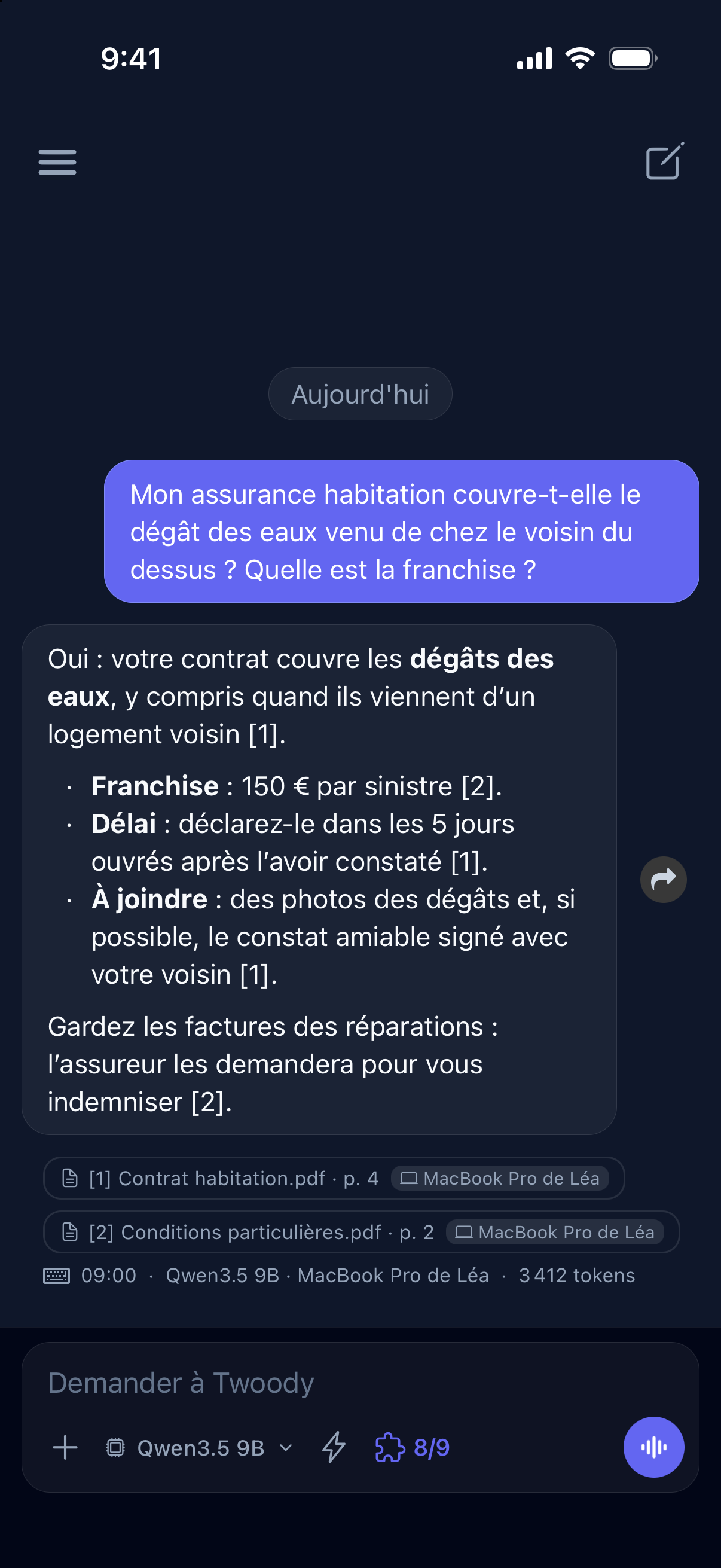 L'app iPhone de Twoody&nbsp;: la question «&nbsp;Mon assurance habitation couvre-t-elle le dégât des eaux venu de chez le voisin du dessus&nbsp;? Quelle est la franchise&nbsp;?&nbsp;» et la réponse du MacBook Pro de Léa, avec Qwen3.5 9B&nbsp;: oui, avec une franchise de 150&nbsp;€, à déclarer dans les 5 jours ouvrés, en citant Contrat habitation.pdf page 4 et Conditions particulières.pdf page 2.